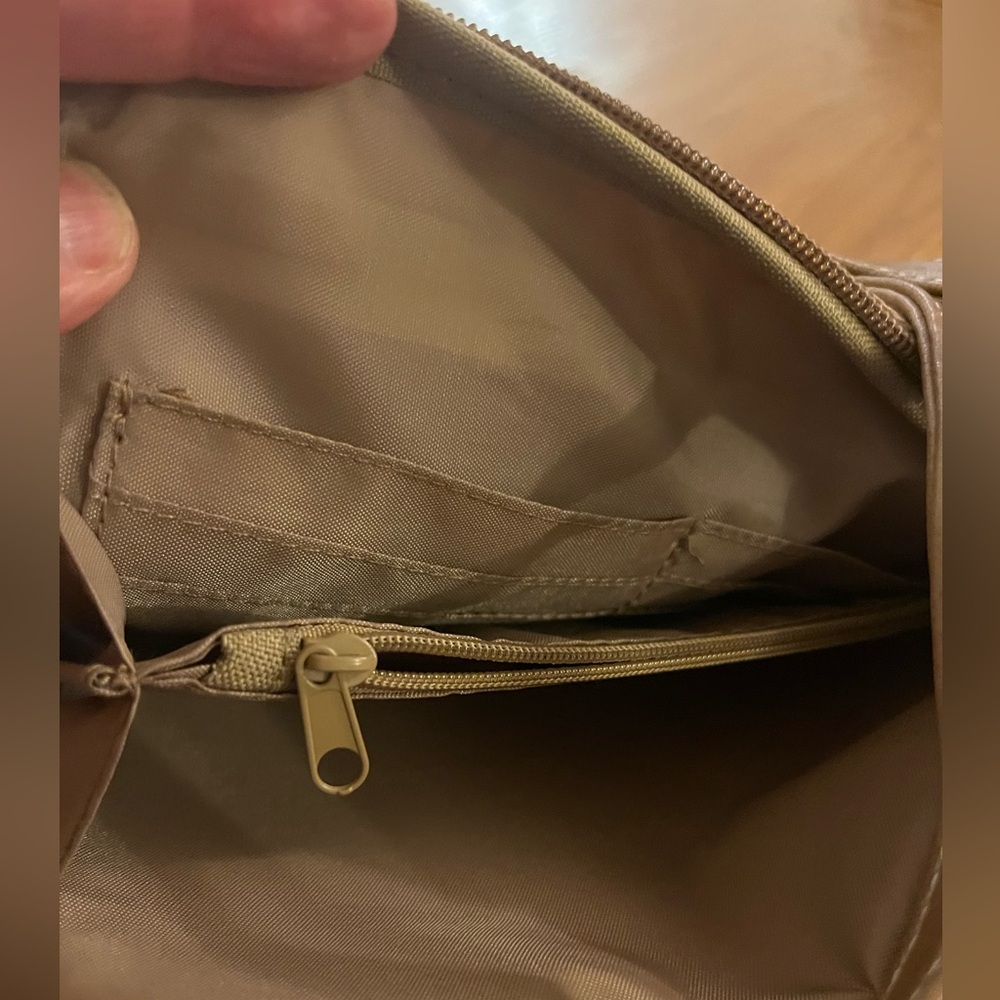MultiSac  Tan Butterflies/flowers Triple Compartment Crossbody bag NWOT. - Picture 4 of 9